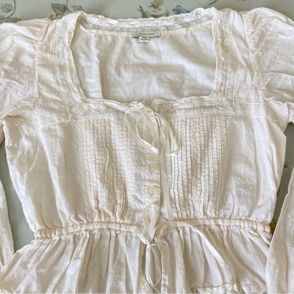 Dainty Cottagecore Blouse with Lace and Bows - Picture 3 of 4